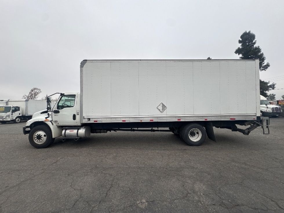Medium Duty Box Truck-Light and Medium Duty Trucks-International-2021-MV607-West Sacramento-CA-259,542\n\t\tmiles-$ 39,750 - Image 4