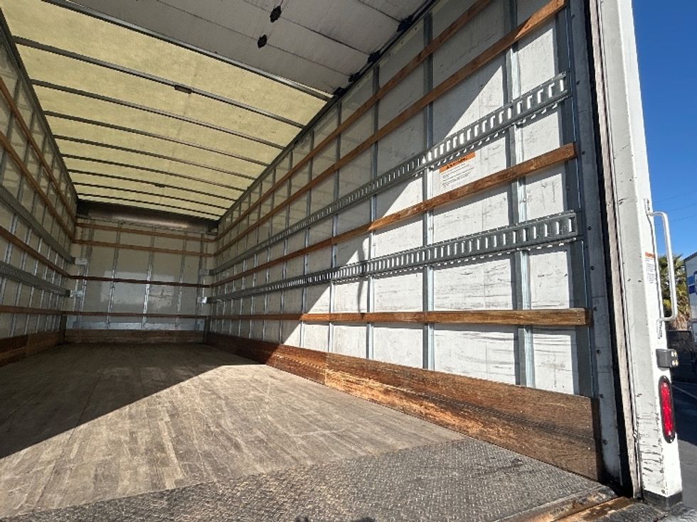 Medium Duty Box Truck-Light and Medium Duty Trucks-International-2021-MV607-West Sacramento-CA-267,675\n\t\tmiles-$ 39,250 - Image 12