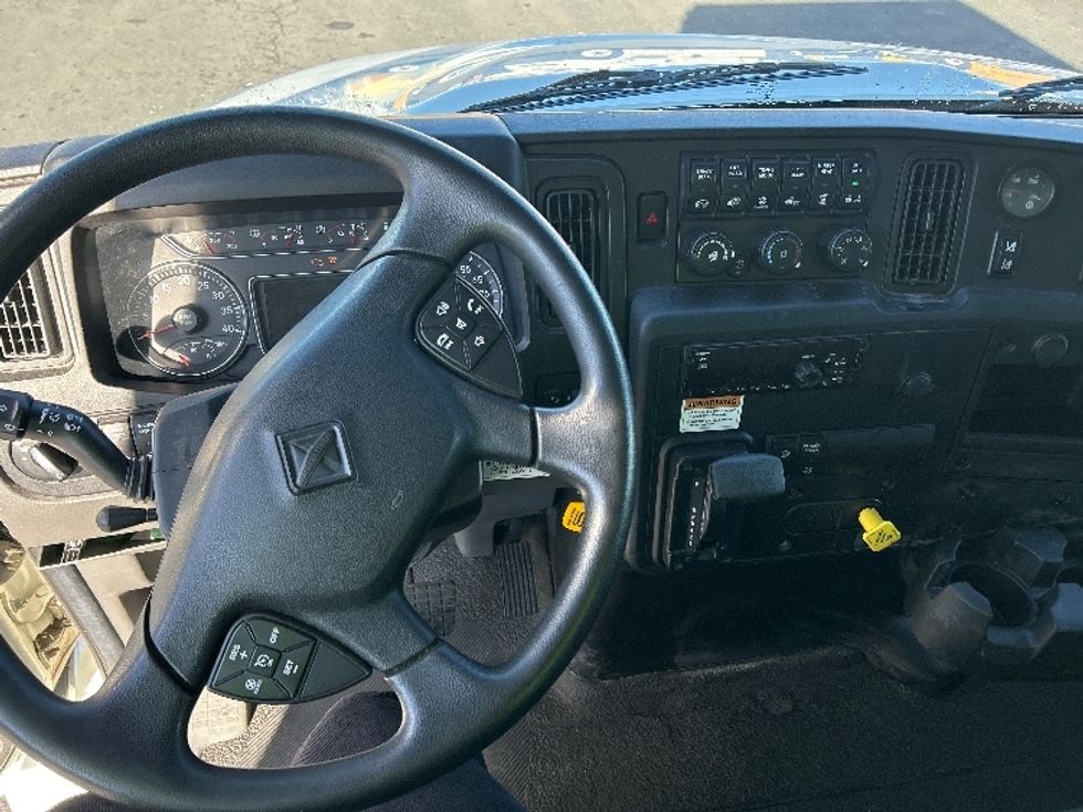 Medium Duty Box Truck-Light and Medium Duty Trucks-International-2021-MV607-West Sacramento-CA-267,675\n\t\tmiles-$ 39,250 - Image 18