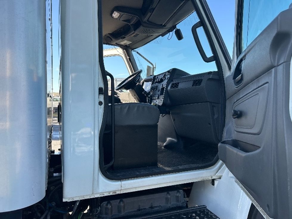 Medium Duty Box Truck-Light and Medium Duty Trucks-International-2021-MV607-West Sacramento-CA-267,675\n\t\tmiles-$ 39,250 - Image 20