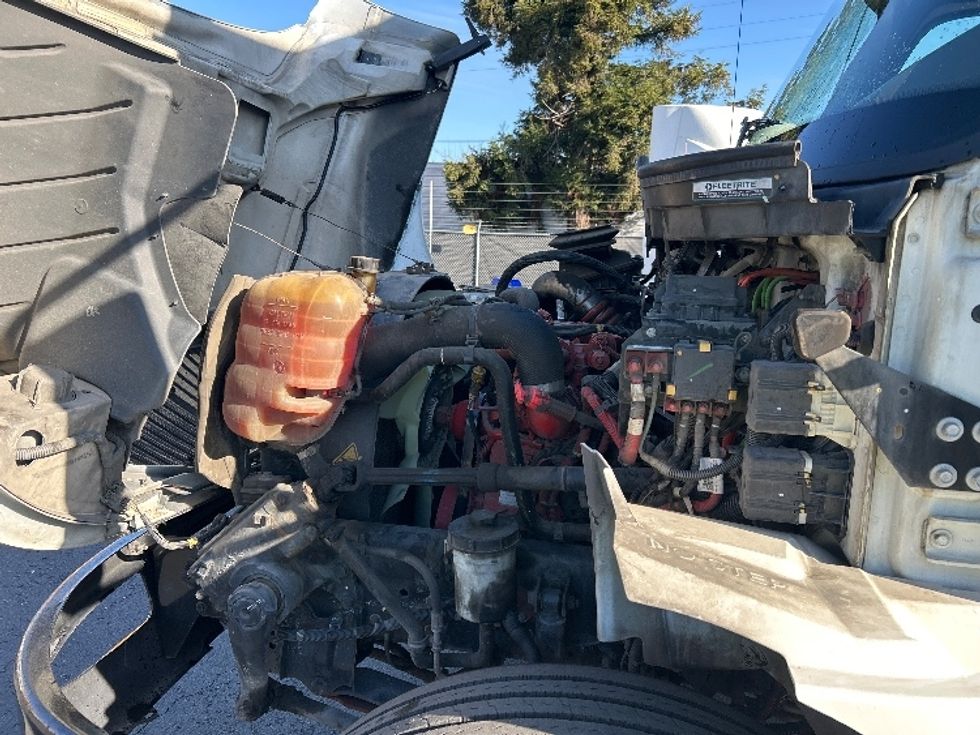 Medium Duty Box Truck-Light and Medium Duty Trucks-International-2021-MV607-West Sacramento-CA-267,675\n\t\tmiles-$ 39,250 - Image 24