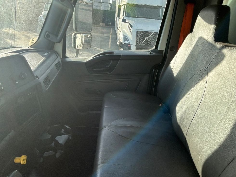 Medium Duty Box Truck-Light and Medium Duty Trucks-International-2021-MV607-West Sacramento-CA-76,021\n\t\tmiles-$ 49,000 - Image 19