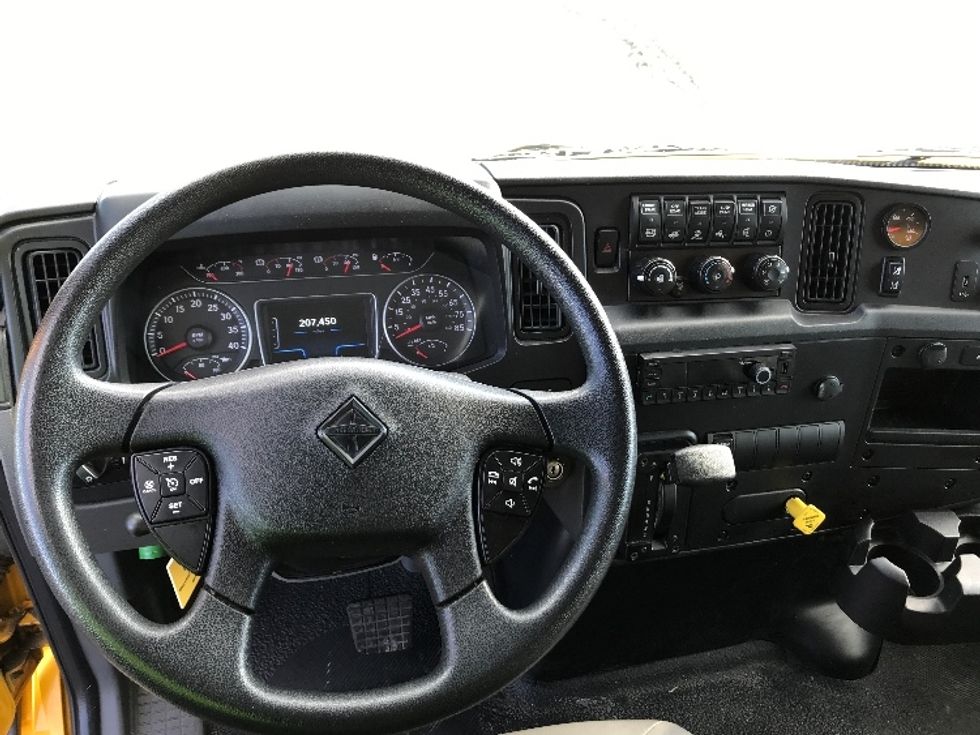 Medium Duty Box Truck-Light and Medium Duty Trucks-International-2021-MV607-White Deer-PA-207,451\n\t\tmiles-$ 38,500 - Image 17