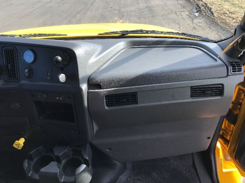 Medium Duty Box Truck-Light and Medium Duty Trucks-International-2021-MV607-White Deer-PA-207,451\n\t\tmiles-$ 38,500 - Image 20