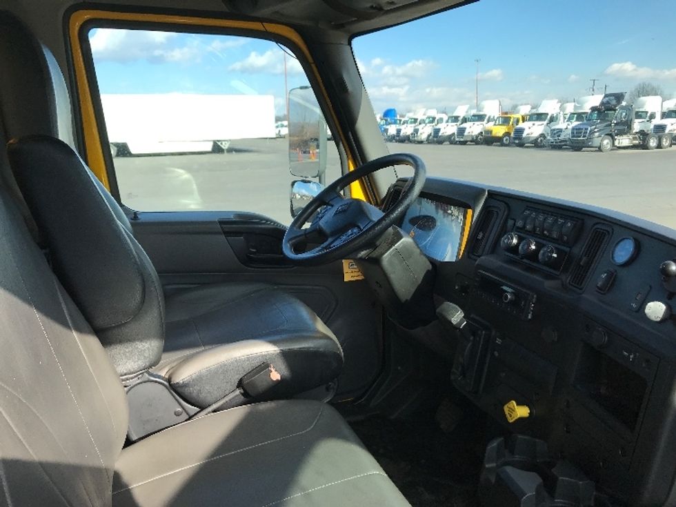 Medium Duty Box Truck-Light and Medium Duty Trucks-International-2021-MV607-White Deer-PA-207,451\n\t\tmiles-$ 38,500 - Image 21