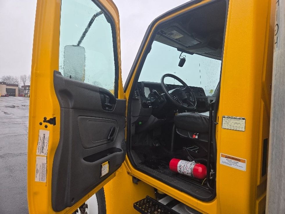 Medium Duty Box Truck-Light and Medium Duty Trucks-International-2021-MV607-White Deer-PA-226,197\n\t\tmiles-$ 36,750 - Image 15