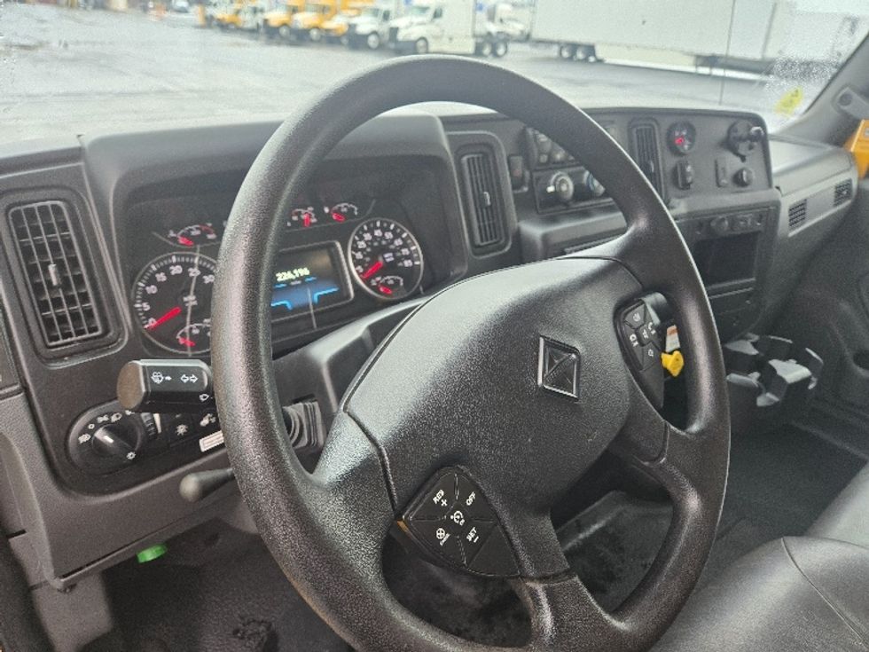 Medium Duty Box Truck-Light and Medium Duty Trucks-International-2021-MV607-White Deer-PA-226,197\n\t\tmiles-$ 36,750 - Image 16