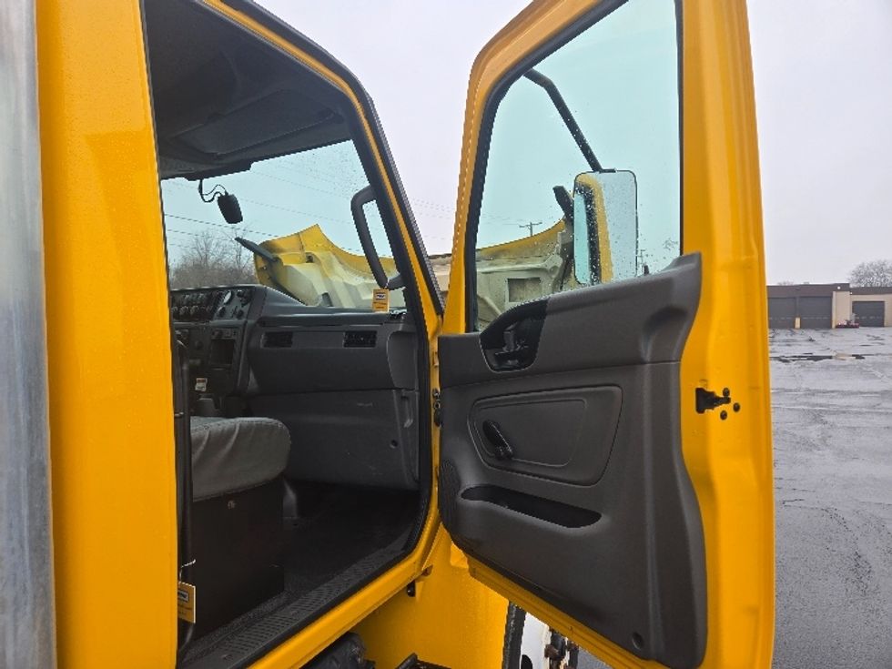 Medium Duty Box Truck-Light and Medium Duty Trucks-International-2021-MV607-White Deer-PA-226,197\n\t\tmiles-$ 36,750 - Image 19