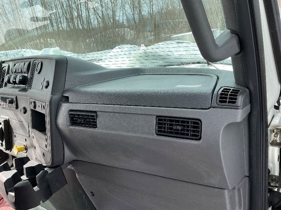 Medium Duty Box Truck-Light and Medium Duty Trucks-International-2021-MV607-Whitesboro-NY-9,007\n\t\tmiles-$ 61,000 - Image 21