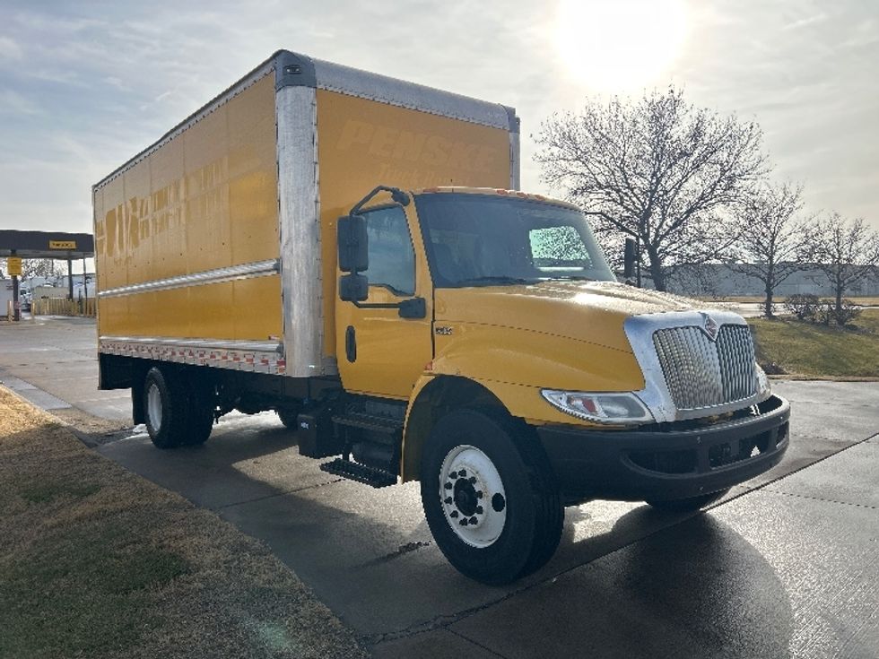 Medium Duty Box Truck-Light and Medium Duty Trucks-International-2021-MV607-Wichita-KS-169,759\n\t\tmiles-$ 40,500 - Image 1