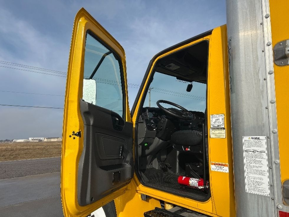 Medium Duty Box Truck-Light and Medium Duty Trucks-International-2021-MV607-Wichita-KS-169,759\n\t\tmiles-$ 40,500 - Image 15