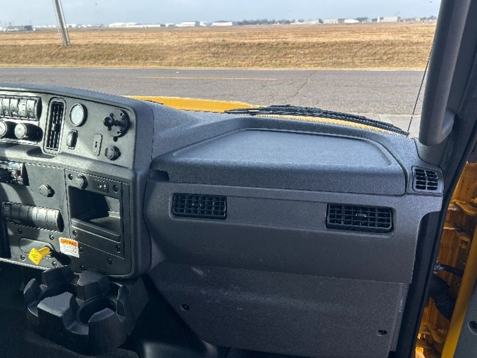 Medium Duty Box Truck-Light and Medium Duty Trucks-International-2021-MV607-Wichita-KS-169,759\n\t\tmiles-$ 40,500 - Image 20