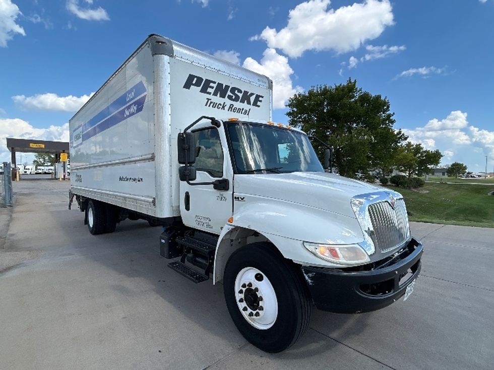 Medium Duty Box Truck-Light and Medium Duty Trucks-International-2021-MV607-Wichita-KS-197,442\n\t\tmiles-$ 52,500 - Image 1