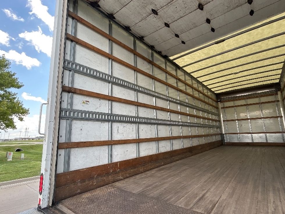 Medium Duty Box Truck-Light and Medium Duty Trucks-International-2021-MV607-Wichita-KS-197,442\n\t\tmiles-$ 52,500 - Image 11
