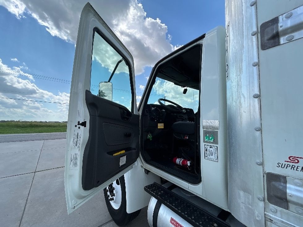 Medium Duty Box Truck-Light and Medium Duty Trucks-International-2021-MV607-Wichita-KS-197,442\n\t\tmiles-$ 52,500 - Image 16