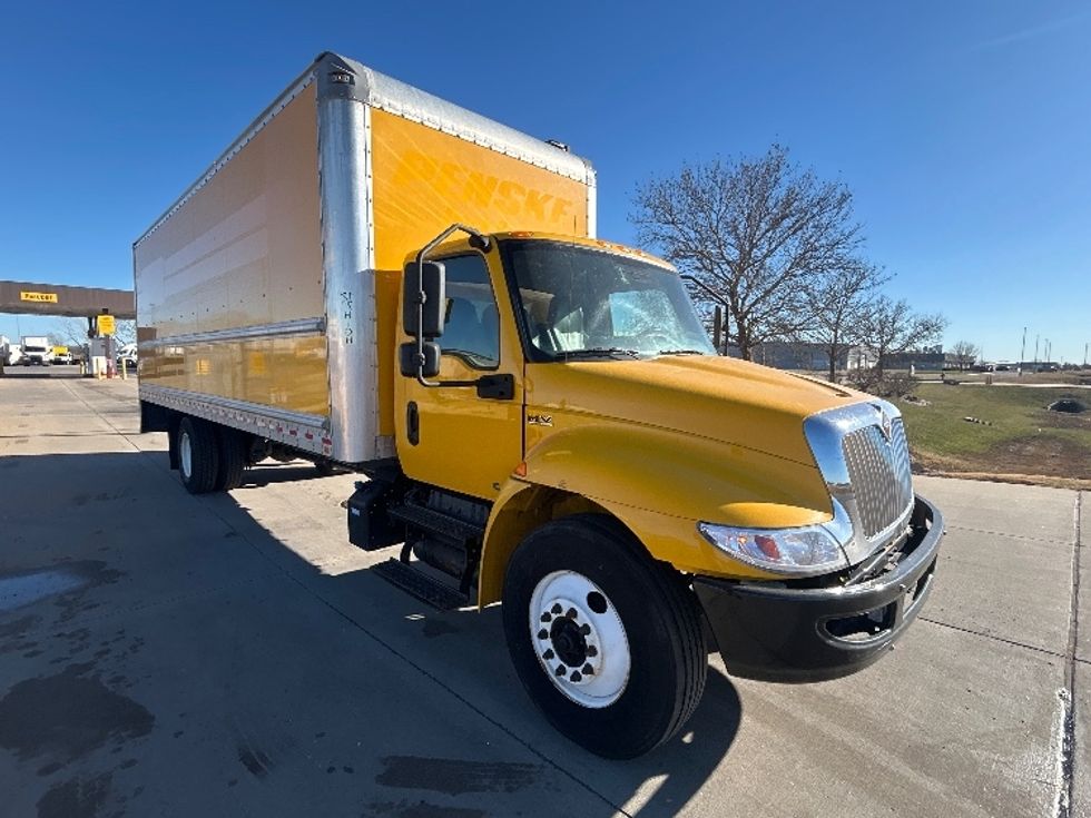 Medium Duty Box Truck-Light and Medium Duty Trucks-International-2021-MV607-Wichita-KS-211,982\n\t\tmiles-$ 40,500 - Image 1