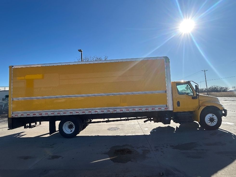 Medium Duty Box Truck-Light and Medium Duty Trucks-International-2021-MV607-Wichita-KS-211,982\n\t\tmiles-$ 40,500 - Image 15