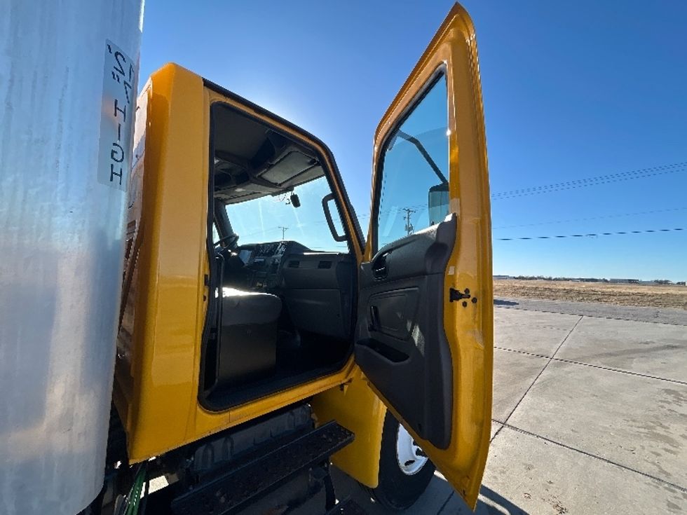 Medium Duty Box Truck-Light and Medium Duty Trucks-International-2021-MV607-Wichita-KS-211,982\n\t\tmiles-$ 40,500 - Image 20