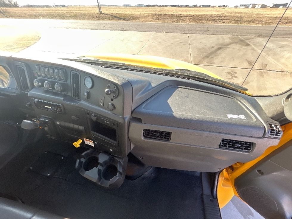 Medium Duty Box Truck-Light and Medium Duty Trucks-International-2021-MV607-Wichita-KS-211,982\n\t\tmiles-$ 40,500 - Image 21