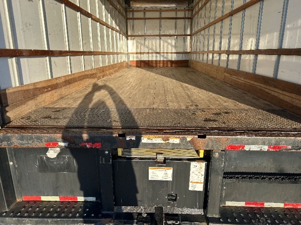 Medium Duty Box Truck-Light and Medium Duty Trucks-International-2021-MV607-Windsor-WI-211,341\n\t\tmiles-$ 39,500 - Image 10