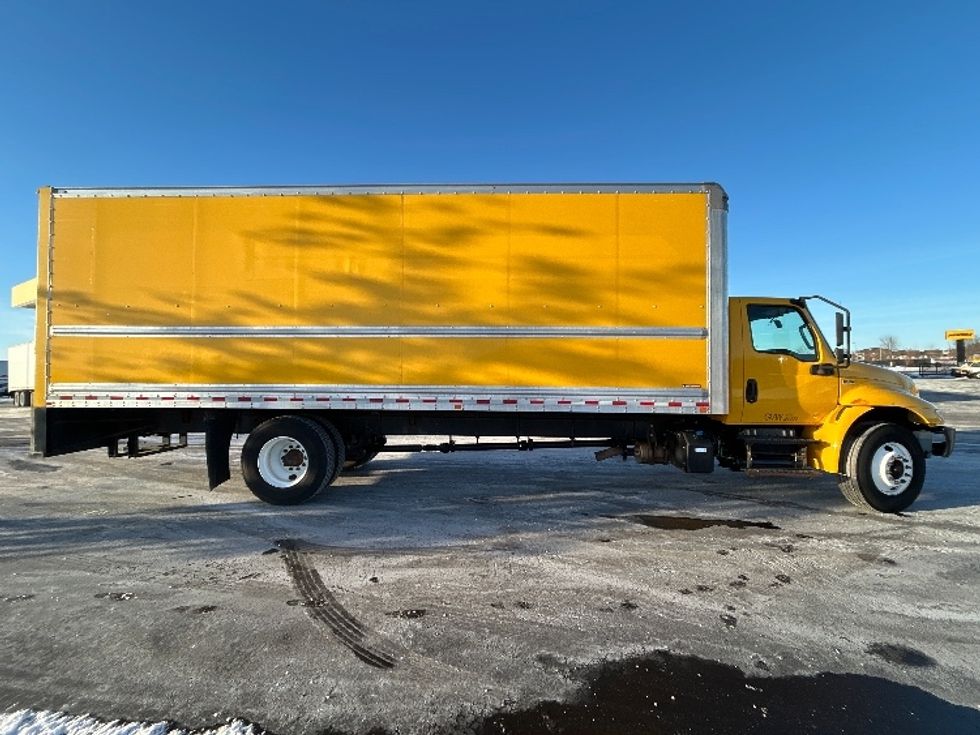 Medium Duty Box Truck-Light and Medium Duty Trucks-International-2021-MV607-Windsor-WI-211,341\n\t\tmiles-$ 39,500 - Image 15