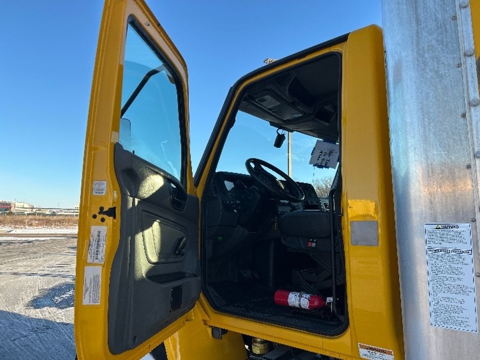 Medium Duty Box Truck-Light and Medium Duty Trucks-International-2021-MV607-Windsor-WI-211,341\n\t\tmiles-$ 39,500 - Image 16