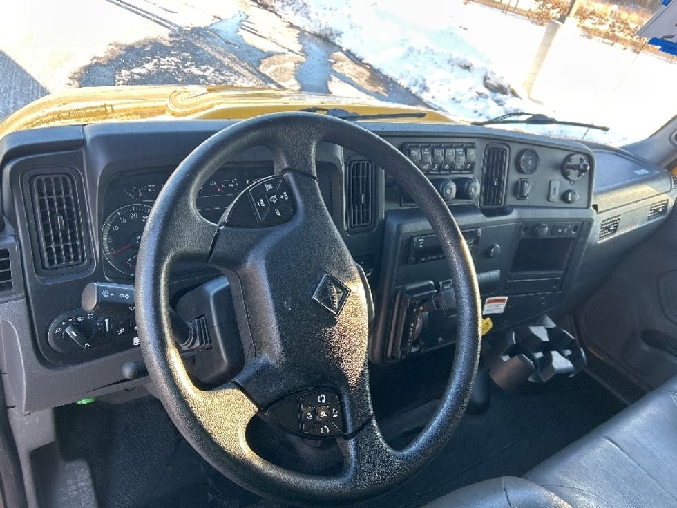 Medium Duty Box Truck-Light and Medium Duty Trucks-International-2021-MV607-Windsor-WI-211,341\n\t\tmiles-$ 39,500 - Image 17