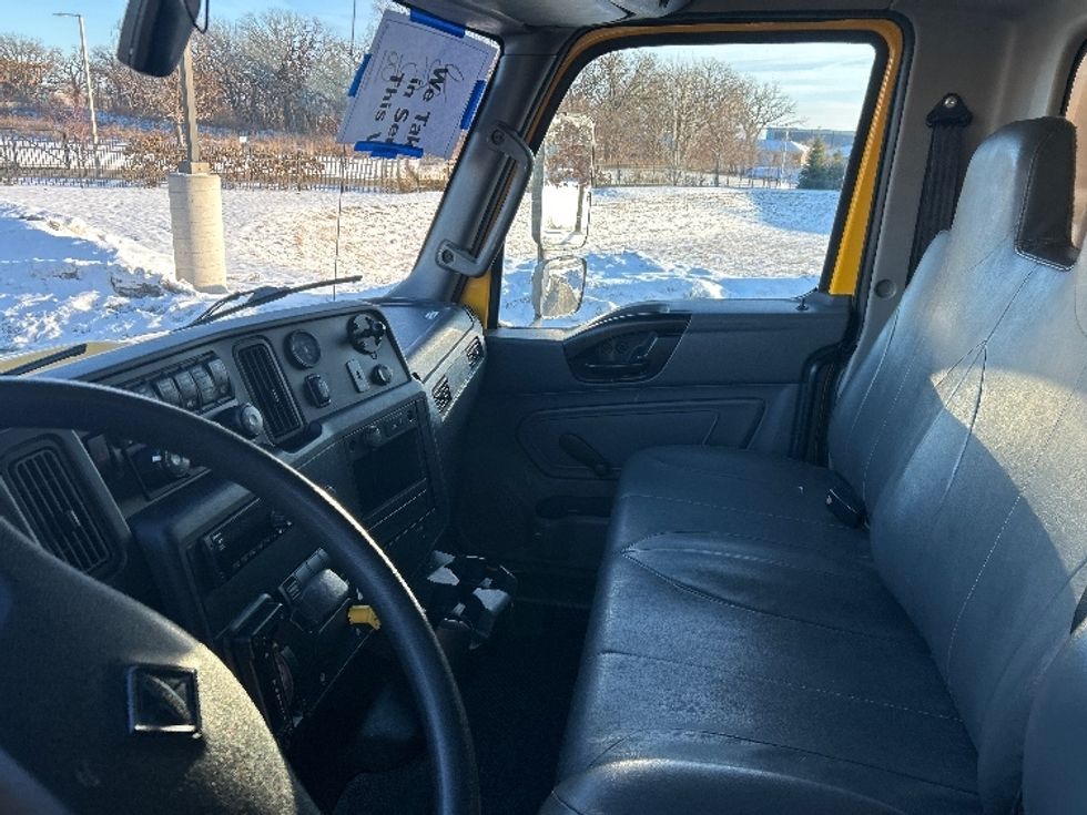 Medium Duty Box Truck-Light and Medium Duty Trucks-International-2021-MV607-Windsor-WI-211,341\n\t\tmiles-$ 39,500 - Image 19