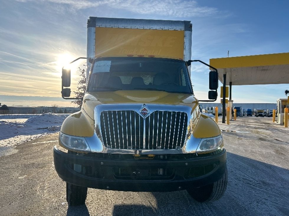 Medium Duty Box Truck-Light and Medium Duty Trucks-International-2021-MV607-Windsor-WI-211,341\n\t\tmiles-$ 39,500 - Image 2