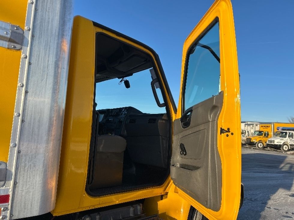 Medium Duty Box Truck-Light and Medium Duty Trucks-International-2021-MV607-Windsor-WI-211,341\n\t\tmiles-$ 39,500 - Image 20