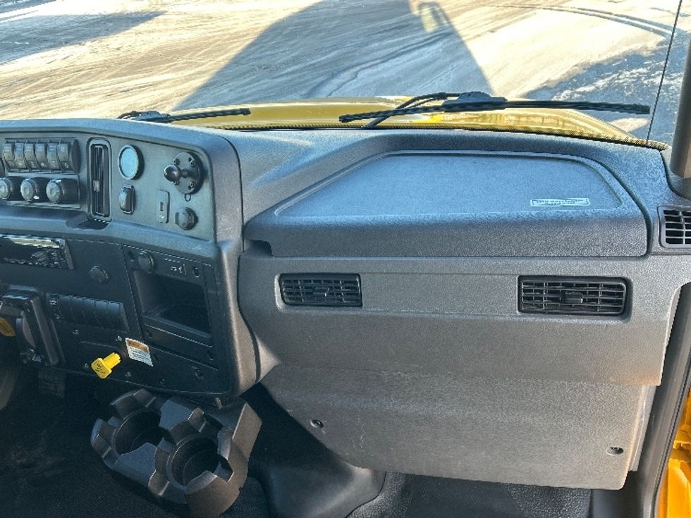 Medium Duty Box Truck-Light and Medium Duty Trucks-International-2021-MV607-Windsor-WI-211,341\n\t\tmiles-$ 39,500 - Image 21