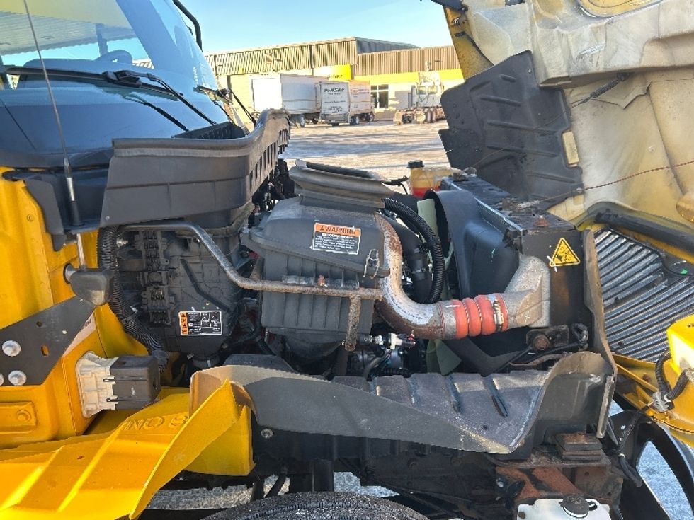 Medium Duty Box Truck-Light and Medium Duty Trucks-International-2021-MV607-Windsor-WI-211,341\n\t\tmiles-$ 39,500 - Image 23