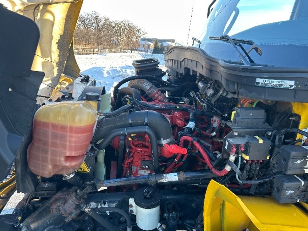 Medium Duty Box Truck-Light and Medium Duty Trucks-International-2021-MV607-Windsor-WI-211,341\n\t\tmiles-$ 39,500 - Image 24