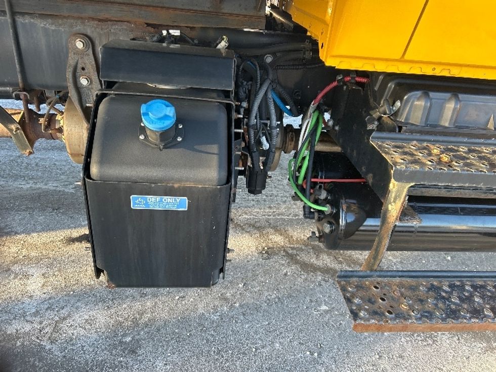 Medium Duty Box Truck-Light and Medium Duty Trucks-International-2021-MV607-Windsor-WI-211,341\n\t\tmiles-$ 39,500 - Image 26