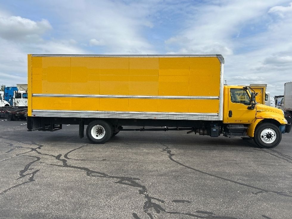 Medium Duty Box Truck-Light and Medium Duty Trucks-International-2021-MV607-Windsor-WI-224,345\n\t\tmiles-$ 40,000 - Image 15