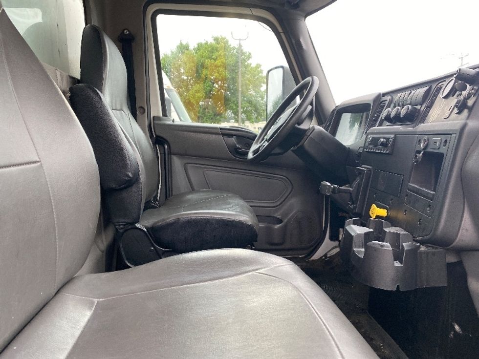 Medium Duty Box Truck-Light and Medium Duty Trucks-International-2021-MV607-York-PA-312,391\n\t\tmiles-$ 11,500 - Image 22