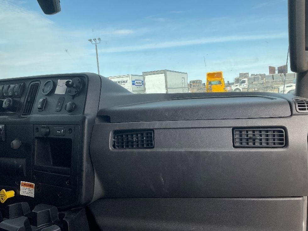 Medium Duty Box Truck-Light and Medium Duty Trucks-International-2021-MV607-Yuma-AZ-172,496\n\t\tmiles-$ 40,000 - Image 20