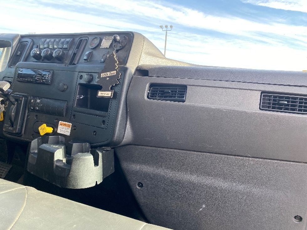 Medium Duty Box Truck-Light and Medium Duty Trucks-International-2021-MV607-Yuma-AZ-192,719\n\t\tmiles-$ 51,000 - Image 21