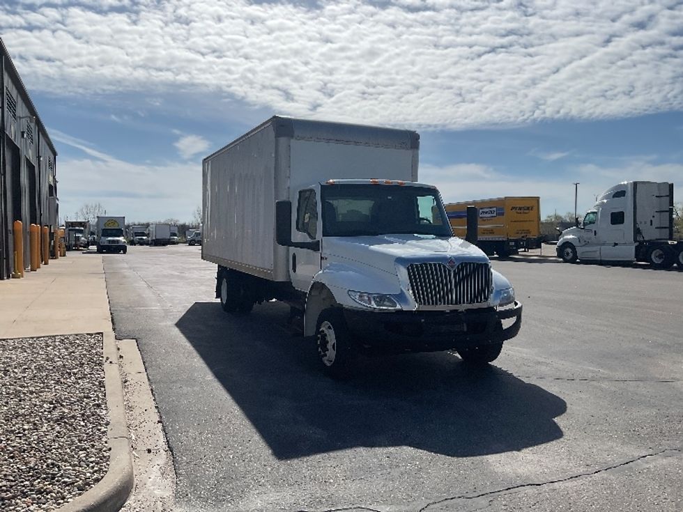 Medium Duty Box Truck-Light and Medium Duty Trucks-International-2021-MV607LP-Milwaukee-WI-255,405\n\t\tmiles-$ 29,500 - Image 1