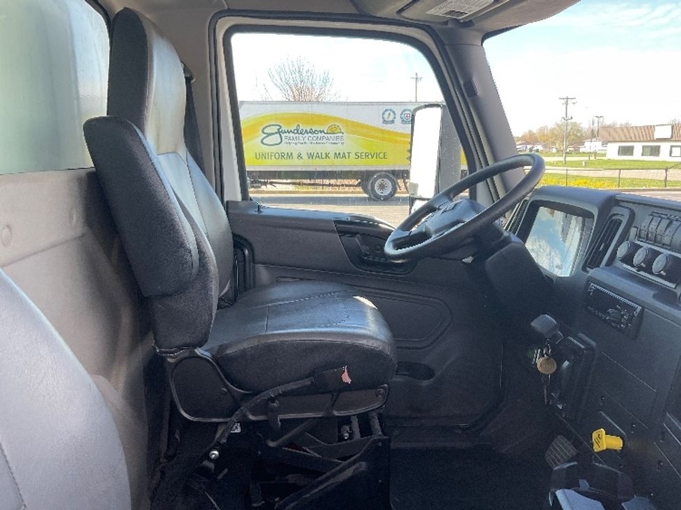 Medium Duty Box Truck-Light and Medium Duty Trucks-International-2021-MV607LP-Milwaukee-WI-255,405\n\t\tmiles-$ 29,500 - Image 21