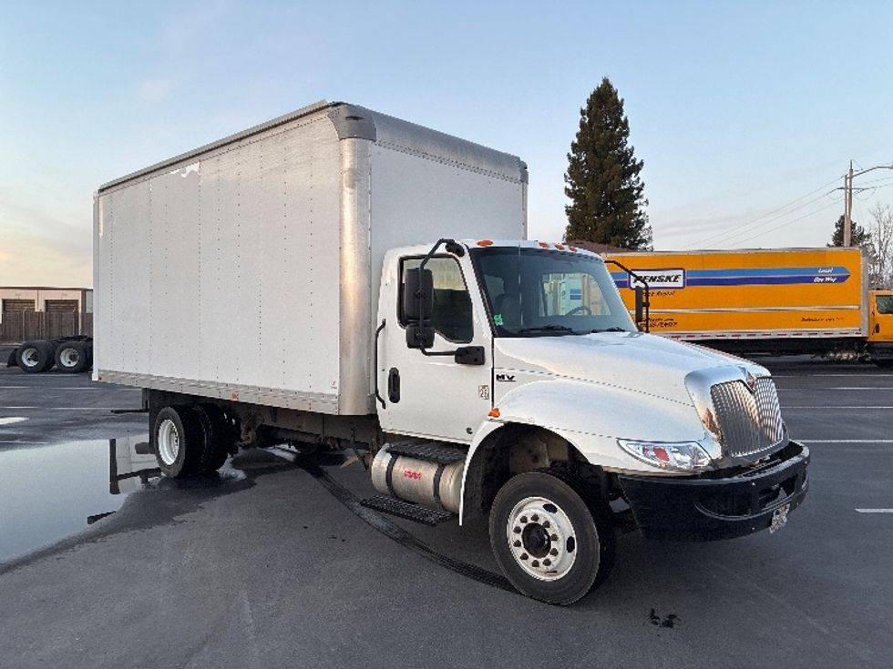 Medium Duty Box Truck-Light and Medium Duty Trucks-International-2021-MV607LP-West Sacramento-CA-441,700\n\t\tmiles-$ 22,750 - Image 1