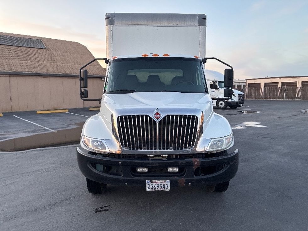 Medium Duty Box Truck-Light and Medium Duty Trucks-International-2021-MV607LP-West Sacramento-CA-441,700\n\t\tmiles-$ 22,750 - Image 2