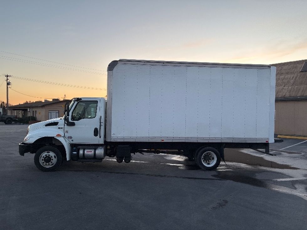 Medium Duty Box Truck-Light and Medium Duty Trucks-International-2021-MV607LP-West Sacramento-CA-441,700\n\t\tmiles-$ 22,750 - Image 4