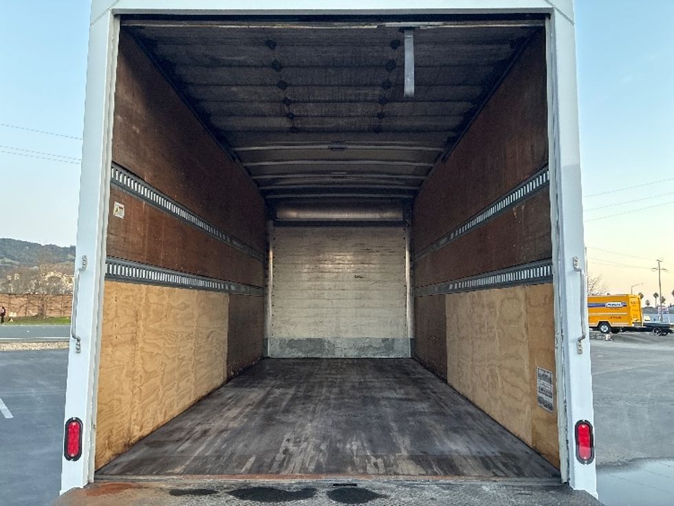 Medium Duty Box Truck-Light and Medium Duty Trucks-International-2021-MV607LP-West Sacramento-CA-441,700\n\t\tmiles-$ 22,750 - Image 8