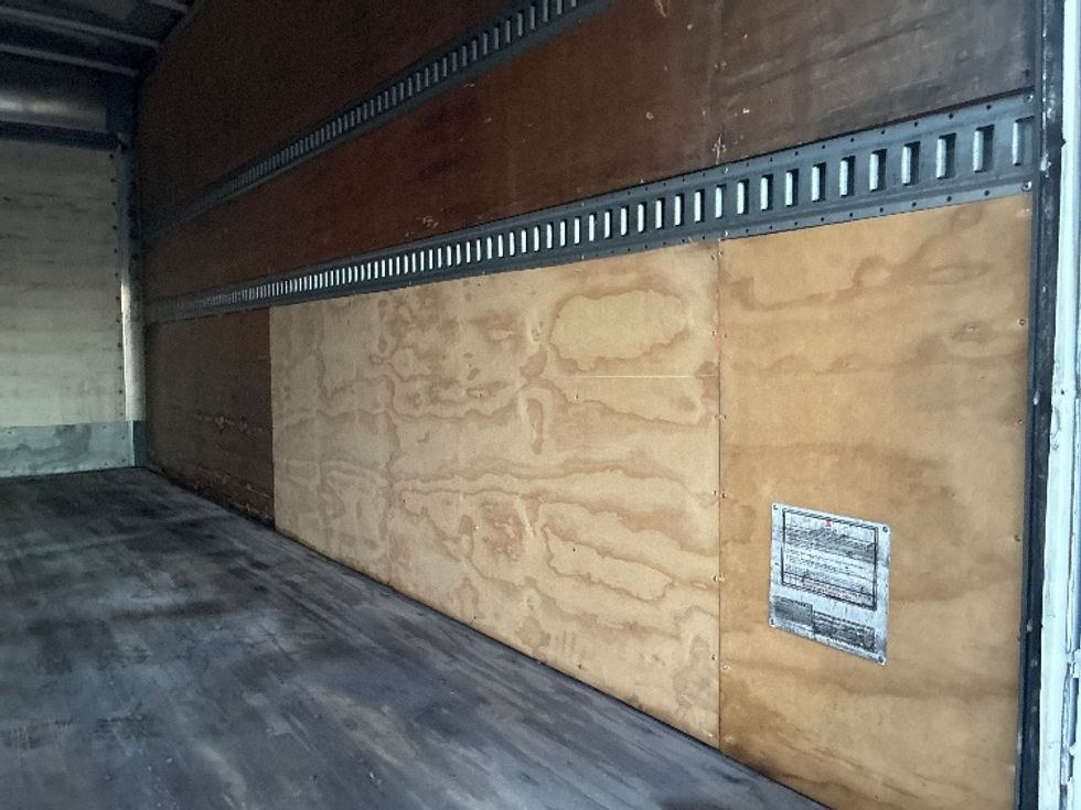 Medium Duty Box Truck-Light and Medium Duty Trucks-International-2021-MV607LP-West Sacramento-CA-441,700\n\t\tmiles-$ 22,750 - Image 11