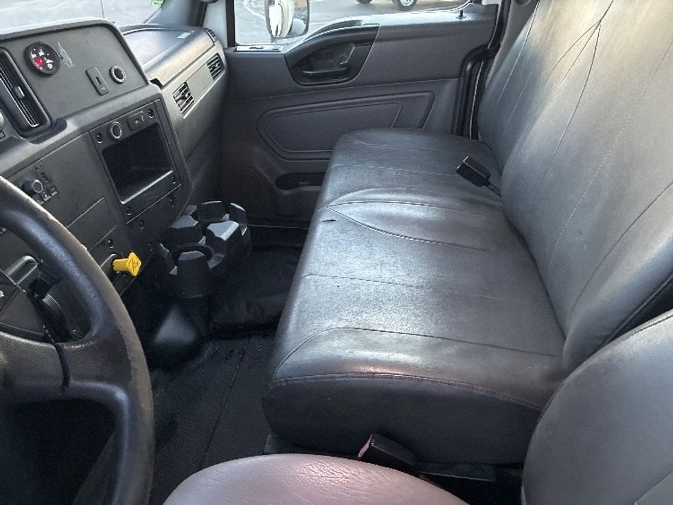 Medium Duty Box Truck-Light and Medium Duty Trucks-International-2021-MV607LP-West Sacramento-CA-441,700\n\t\tmiles-$ 22,750 - Image 18