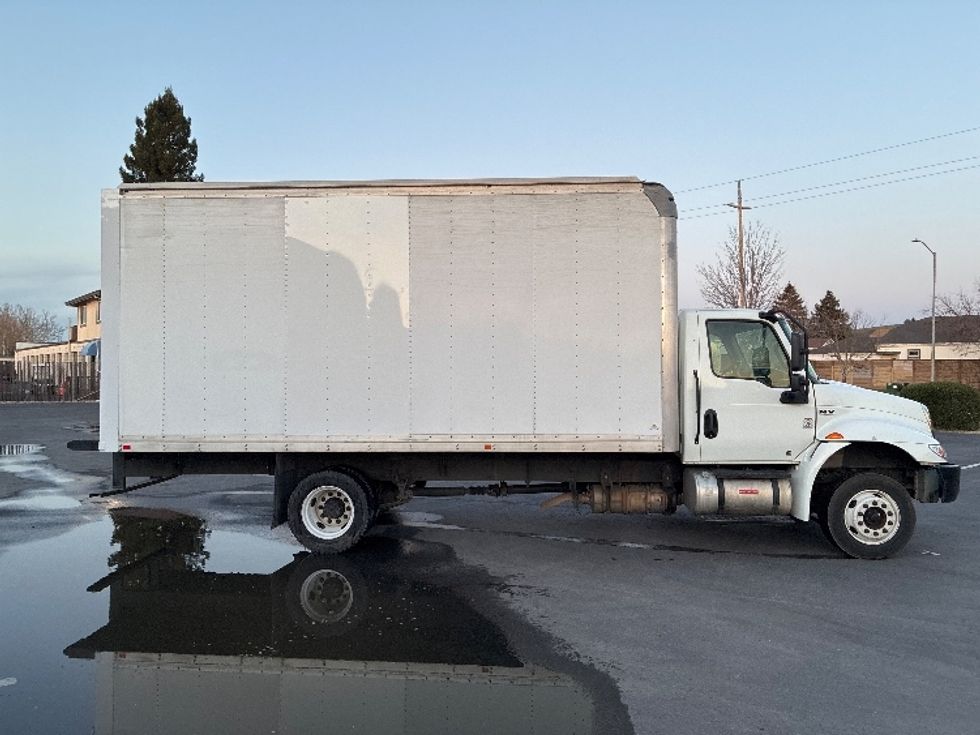 Medium Duty Box Truck-Light and Medium Duty Trucks-International-2021-MV607LP-West Sacramento-CA-441,700\n\t\tmiles-$ 22,750 - Image 14