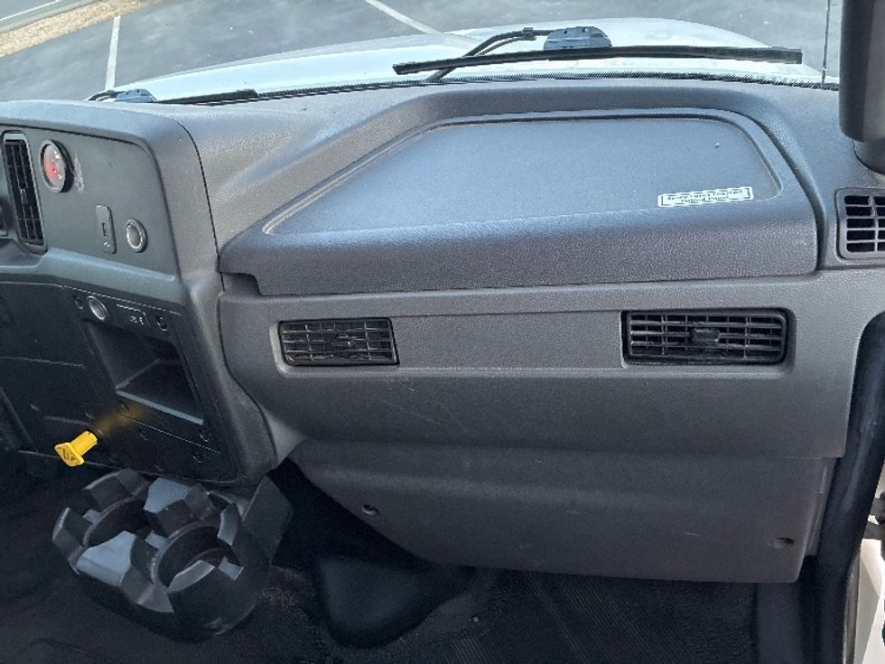 Medium Duty Box Truck-Light and Medium Duty Trucks-International-2021-MV607LP-West Sacramento-CA-441,700\n\t\tmiles-$ 22,750 - Image 20