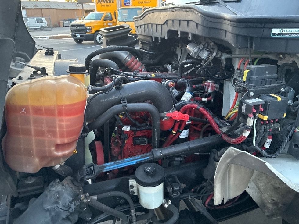 Medium Duty Box Truck-Light and Medium Duty Trucks-International-2021-MV607LP-West Sacramento-CA-441,700\n\t\tmiles-$ 22,750 - Image 23