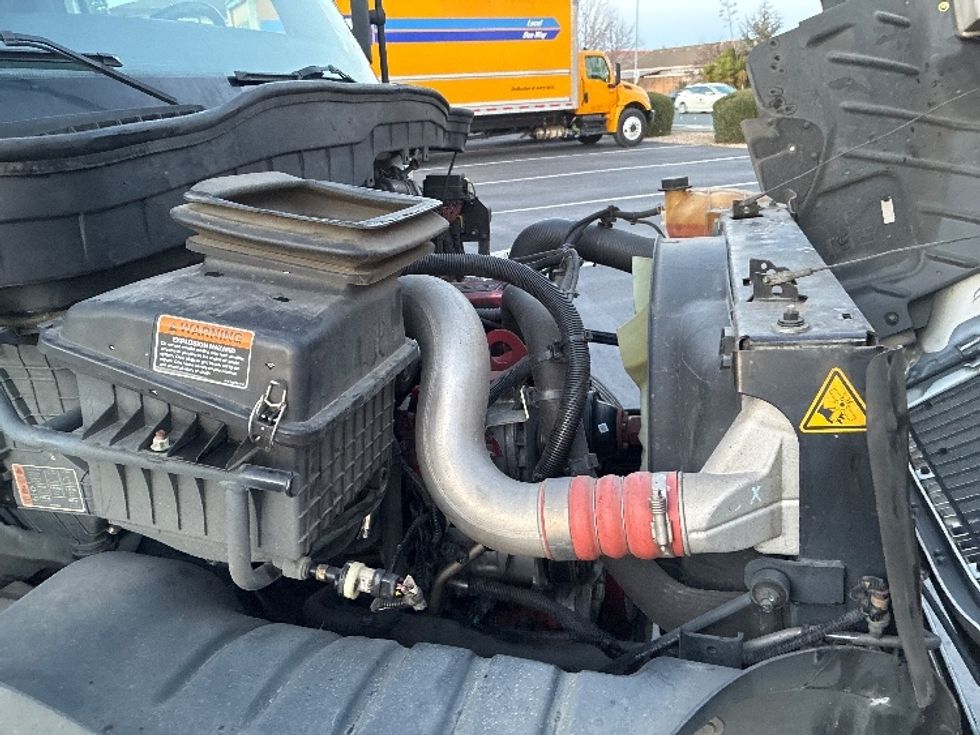 Medium Duty Box Truck-Light and Medium Duty Trucks-International-2021-MV607LP-West Sacramento-CA-441,700\n\t\tmiles-$ 22,750 - Image 22